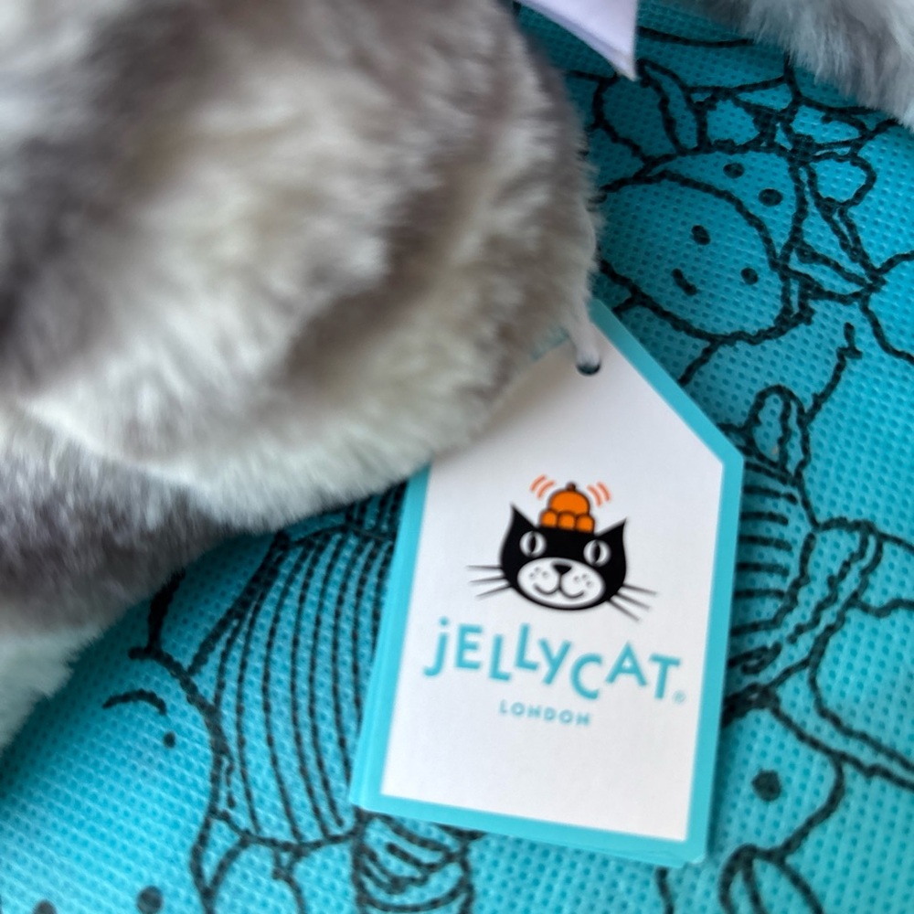 Jellycat Little SACHA SNOW TIGER Authentic US seller NWT out of stock - Picture 5 of 10